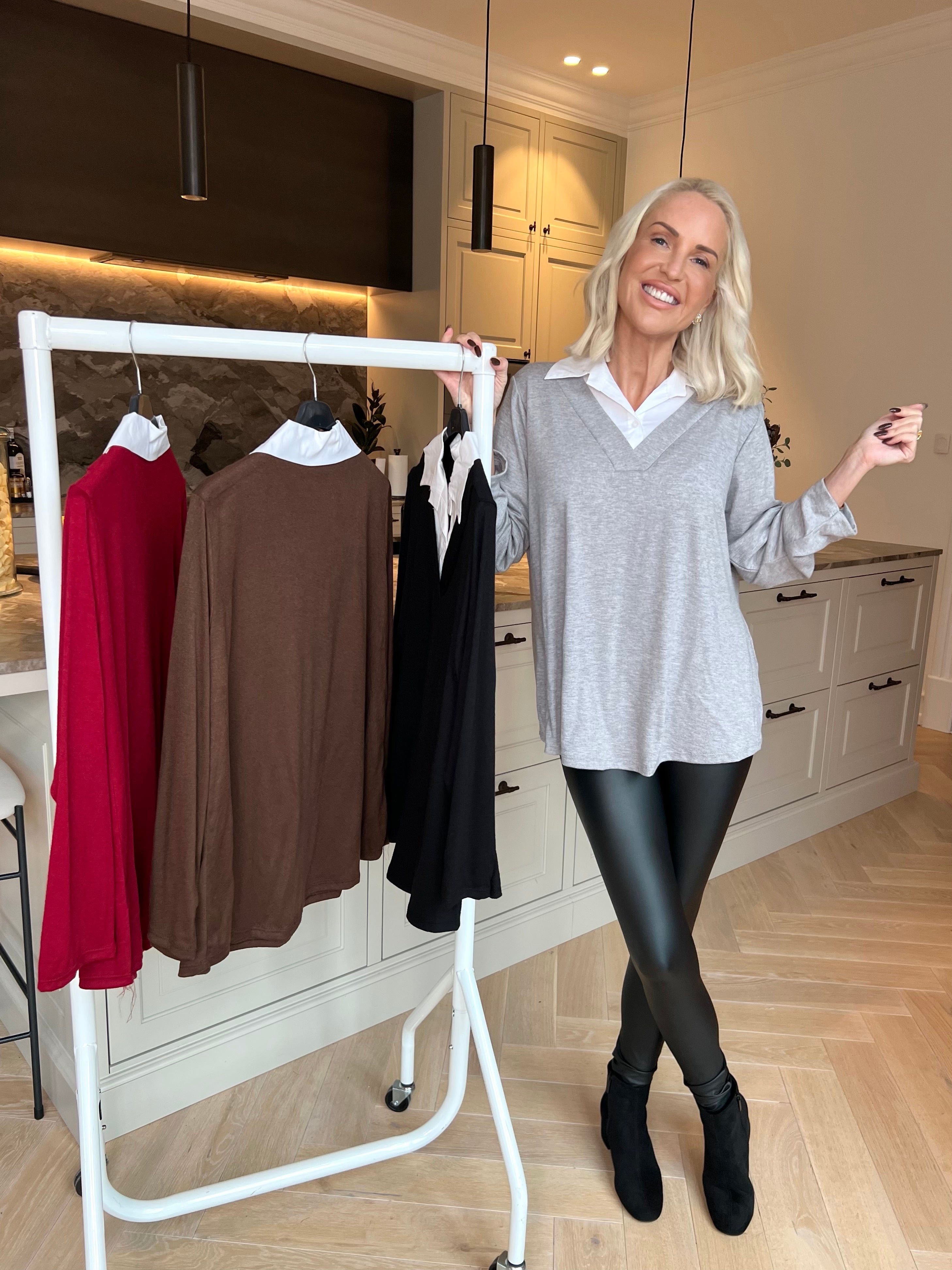 Gabriella - Blus i mjuk viskos med en fin vit skjortkrage som ger en stilfull look